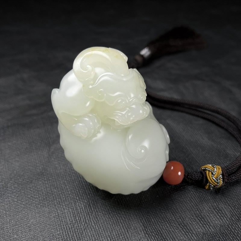 白玉子料把件-貔貅